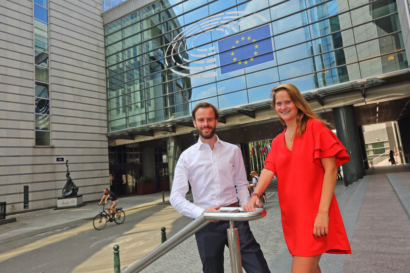 Lieke en Rainier op trap voor Europees parlement