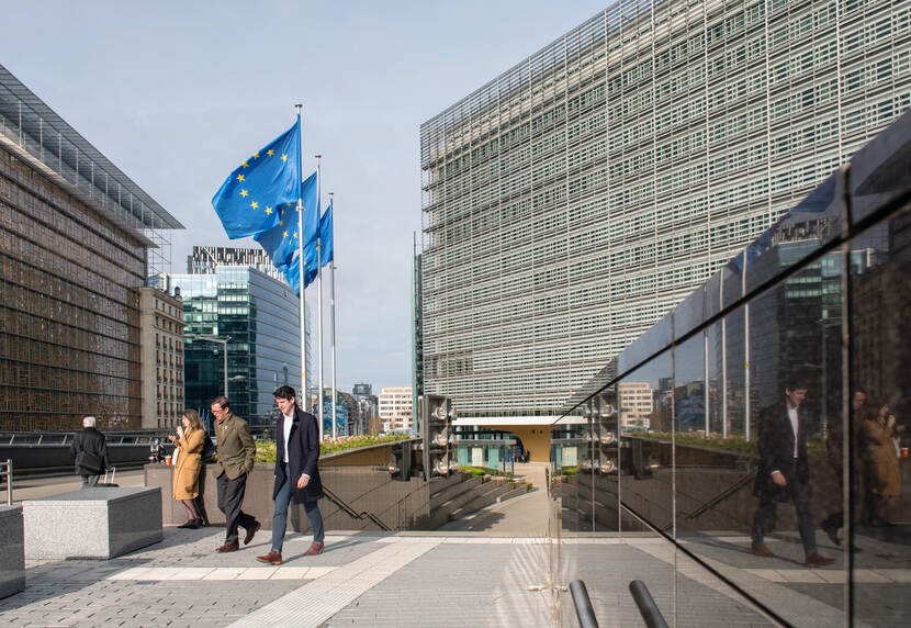 Europese ambtenaren voor gebouw Europese Commissie