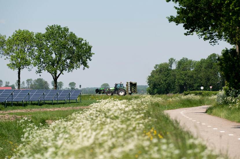 Zonnepanelen bij akkerbouwbedrijf